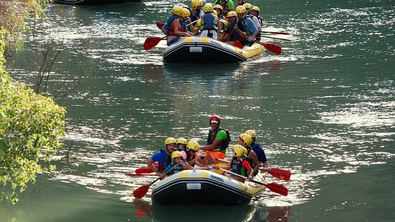 Rafting en el Cañón de Almadenes con visita a cuevas