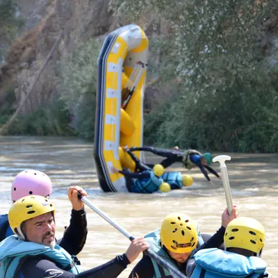 Rafting de aguas bravas por el tramo más salvaje del río Genil desde Cuevas Bajas