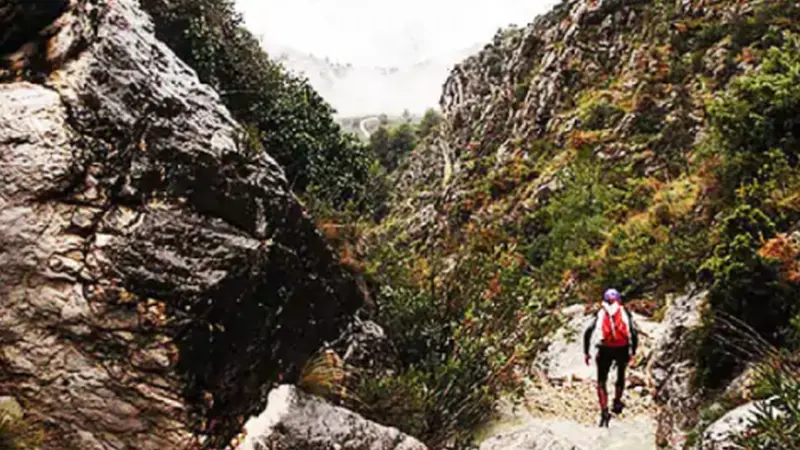 Barranquismo nivel iniciación en el Barranco de la Canal en Beniardá