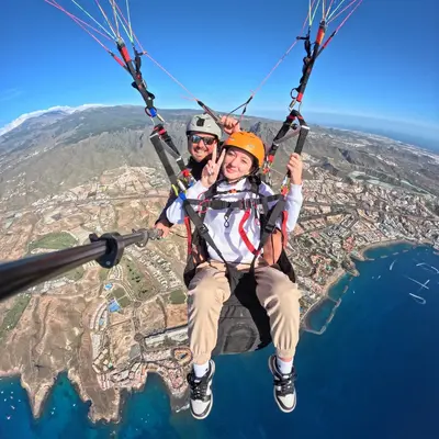 Vuelo de parapente PREMIUM con el campeón nacional Daniel Crespo en Adeje, Tenerife