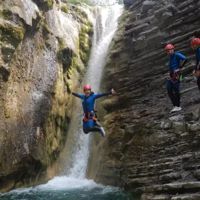 Barranco de Os Lucas de nivel intermedio en el Valle de Tena