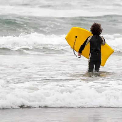 Alquiler de bodyboard en la Playa de la Concha en San Sebastián, Guipúzcoa