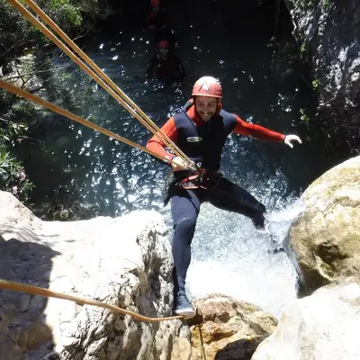 Barranquismo acuático nivel iniciación en el Barranco de Mela desde Abdet