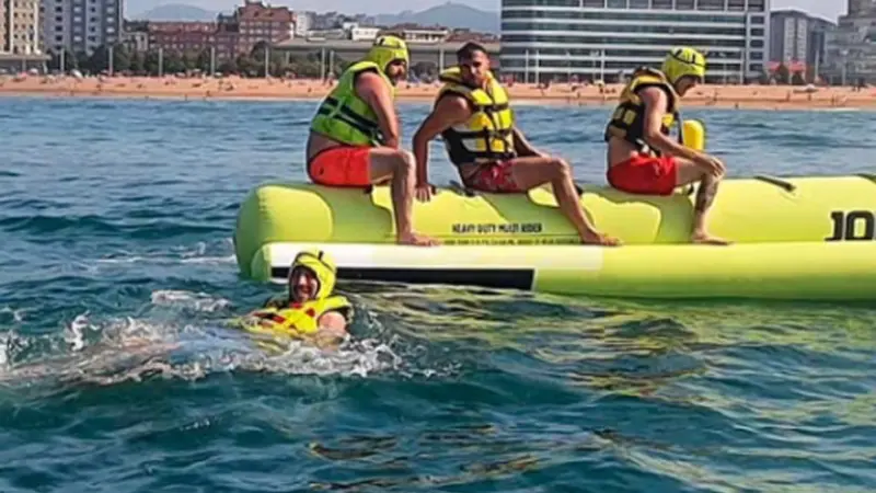 Banana Boat por la costa de Gijón