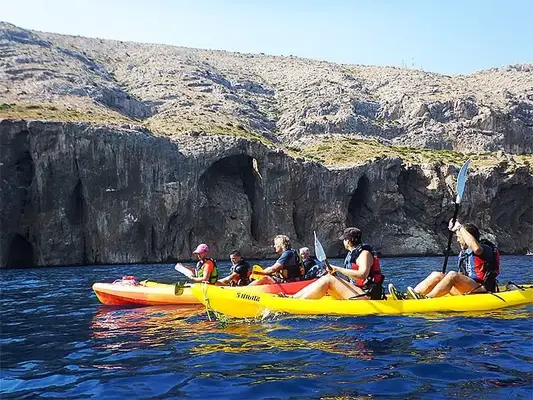 Ruta en kayak por Morro de Toix con visita a Cueva dels Coloms