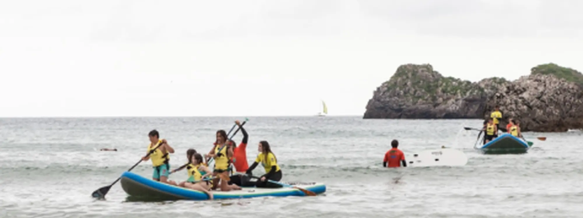 Tour en Big SUP en Llanes: diversión en grupo sobre el agua