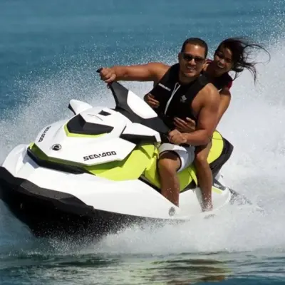 Alquiler de motos de agua en la Playa de Mil Palmeras, Alicante