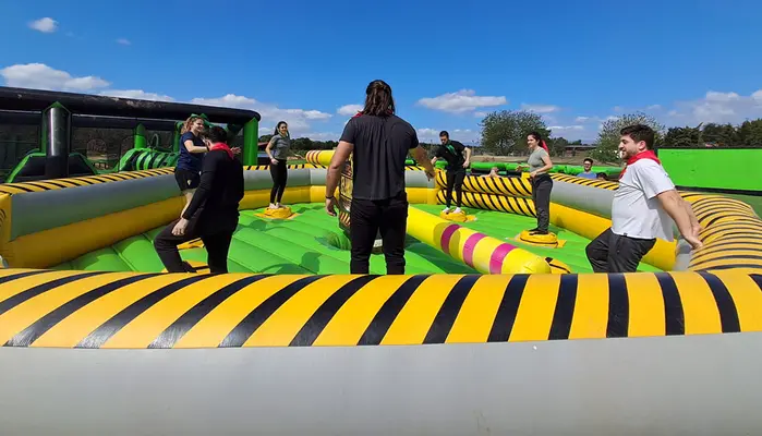 Pack de humor amarillo de invierno + paintball en La Canonja