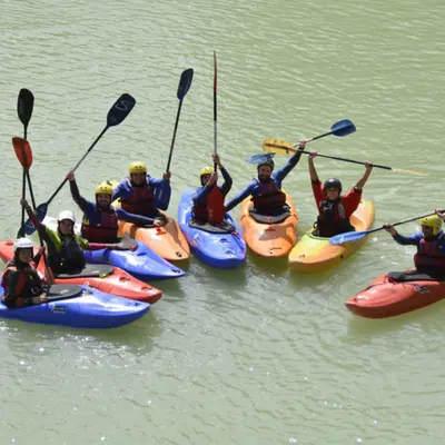 Curso de kayak de iniciación en aguas bravas en Murillo de Gállego, Zaragoza