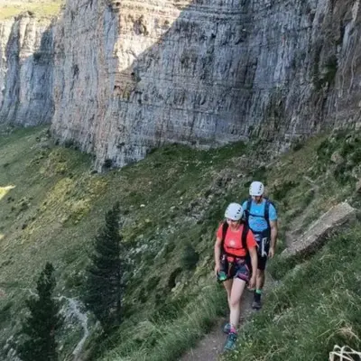 Senderismo por la Faja de las Flores en el Parque Nacional de Ordesa