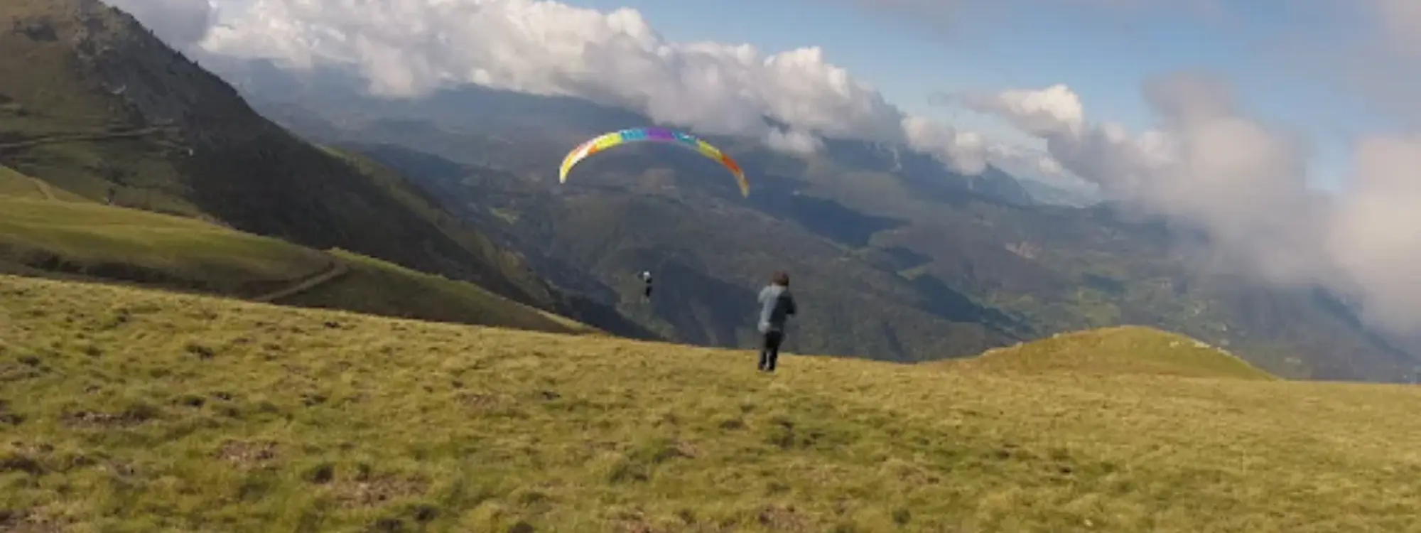 Vuelo biplaza en el Valle de Benasque desde Castejón de Sos