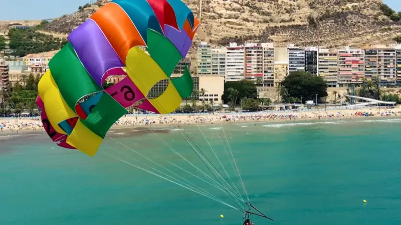 Parasailing en Alicante desde el Puerto Deportivo
