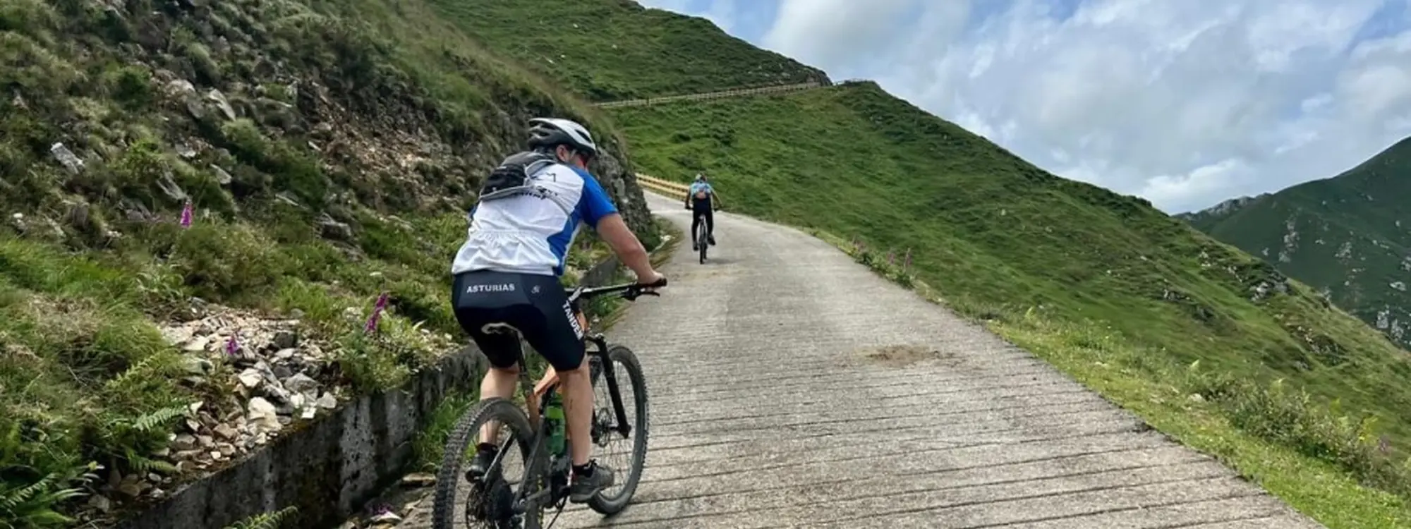 Ruta en bicicleta eléctrica desde Benia de Onís a los Lagos de Covadonga en Asturias
