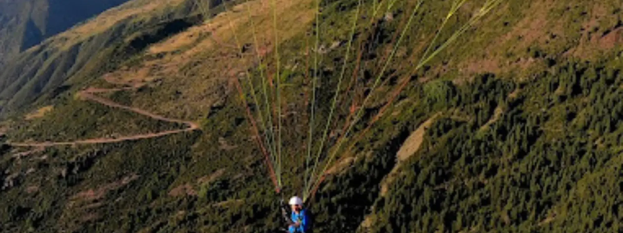 Vuelo biplaza en el Valle de Benasque desde Castejón de Sos