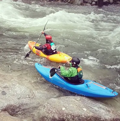 Curso de iniciación al kayak en aguas bravas en la Sierra de Gredos