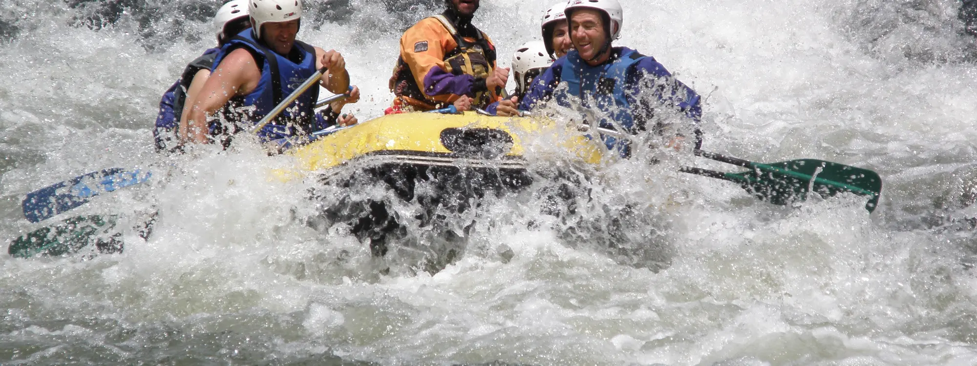Rafting en los Picos de Europa por las bravas aguas de los ríos Deva y Cares