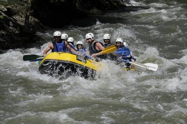 Rafting en los Picos de Europa por las bravas aguas de los ríos Deva y Cares