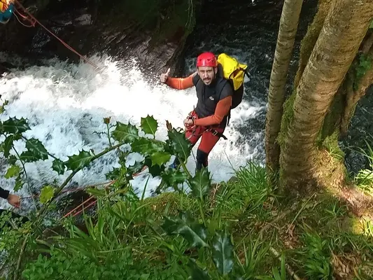 Barranquismo acuático de nivel medio, Río Aján Integral, desde Vega de Pas en Cantabria