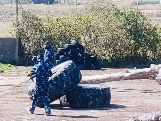 Paintball adulto con parrillada en Pelabravo