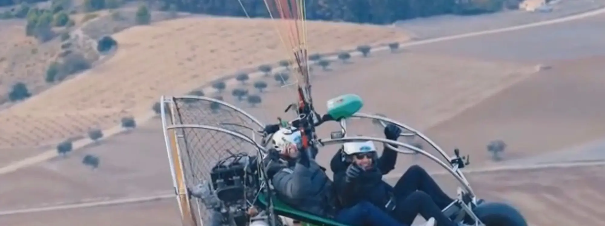 Bautismo de vuelo en paramotor sobre los campos de Valdelaguna