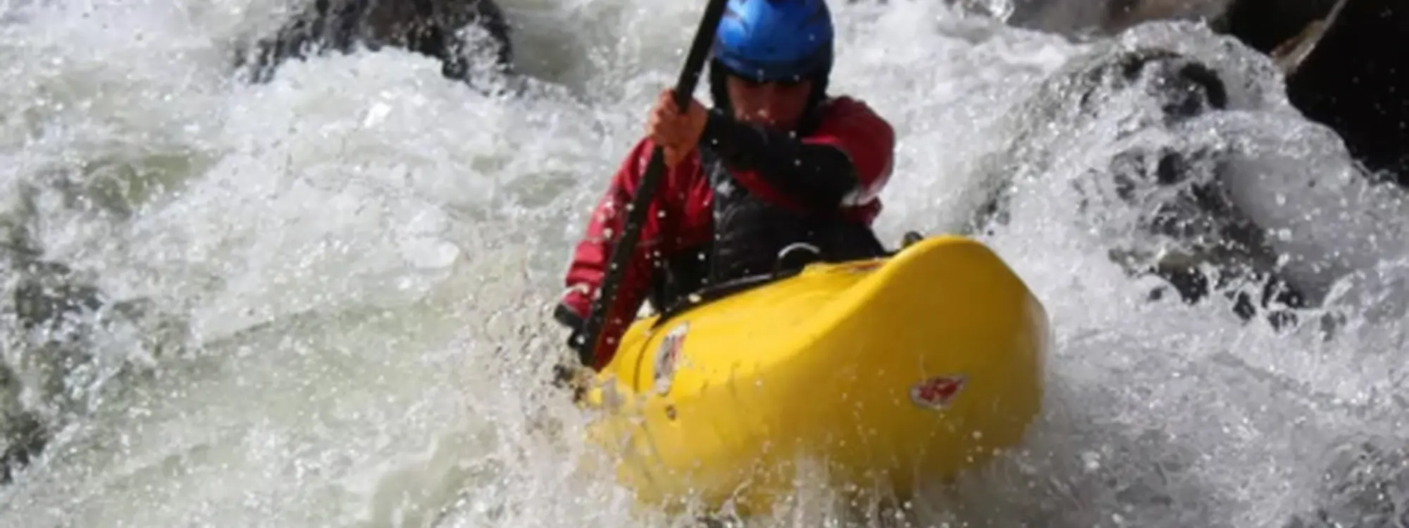 Curso de iniciación al kayak en aguas bravas en la Sierra de Gredos