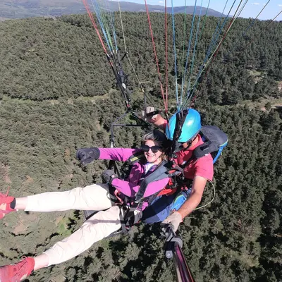Bautismo de vuelo en parapente en Somosierra sobre el Valle del Lozoya