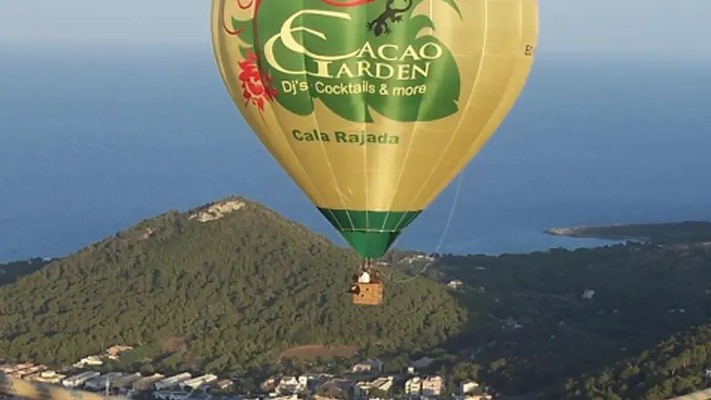 Paseo en Globo al atardecer en Mallorca con copa de cava y vistas increíbles
