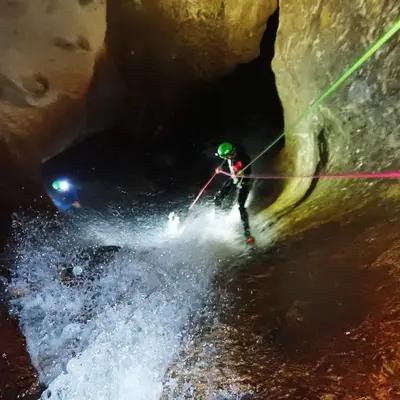 Barranquismo acuático en el barranco de la Leze en Eguino, Álava