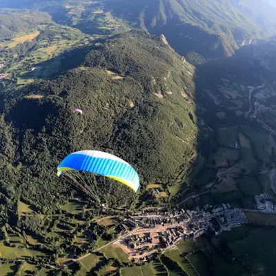 Vuelo biplaza en el Valle de Benasque desde Castejón de Sos