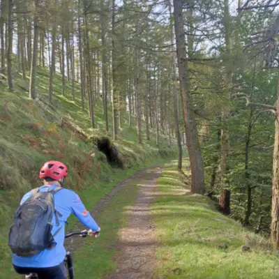 Ruta guiada privada en bicicleta de montaña por la Costa Vasca con recogida en alojamiento