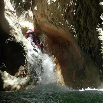 Barranquismo acuático nivel iniciación en el Barranco de Mela desde Abdet