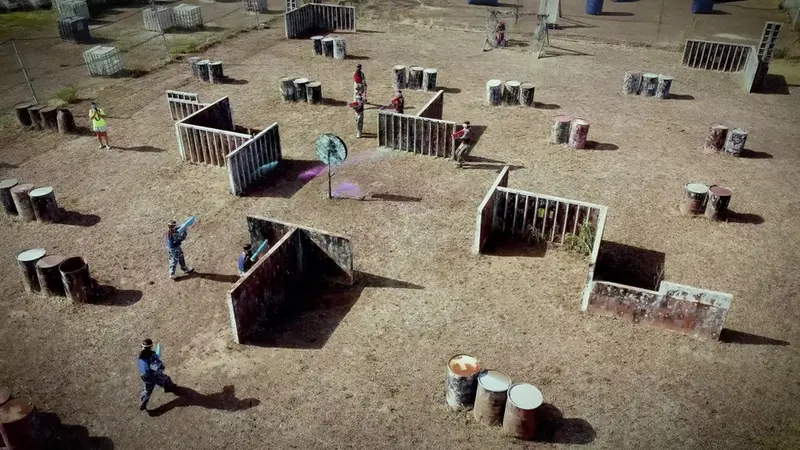Juego de agua estilo paintball para verano en La Canonja