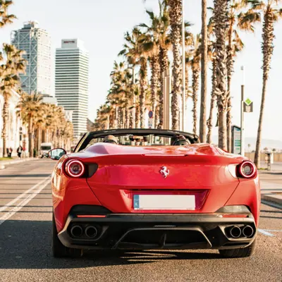 Conducción de un Ferrari Portofino M por la Barceloneta y sus playas en Barcelona