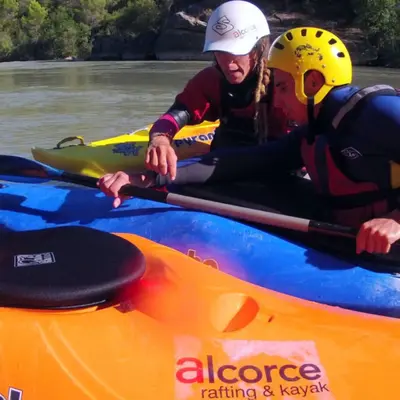Curso de kayak completo en aguas bravas en Murillo de Gállego, Zaragoza