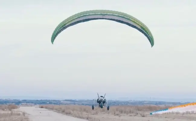 Bautismo de vuelo en paramotor sobre los campos de Valdelaguna