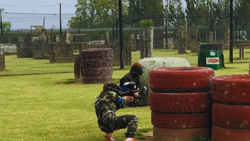 Paintball adulto y zona de barbacoa en Sant Pere Pescador