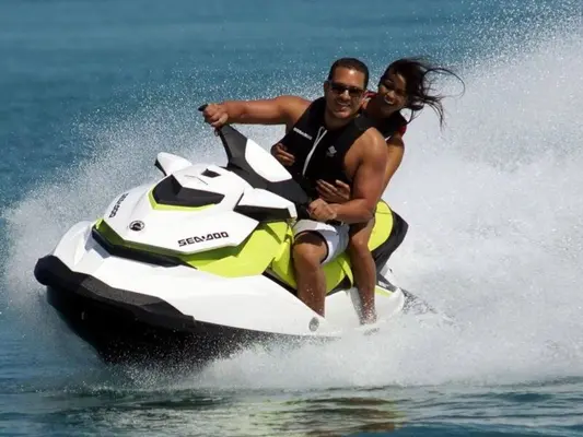 Alquiler de motos de agua en Mil Palmeras