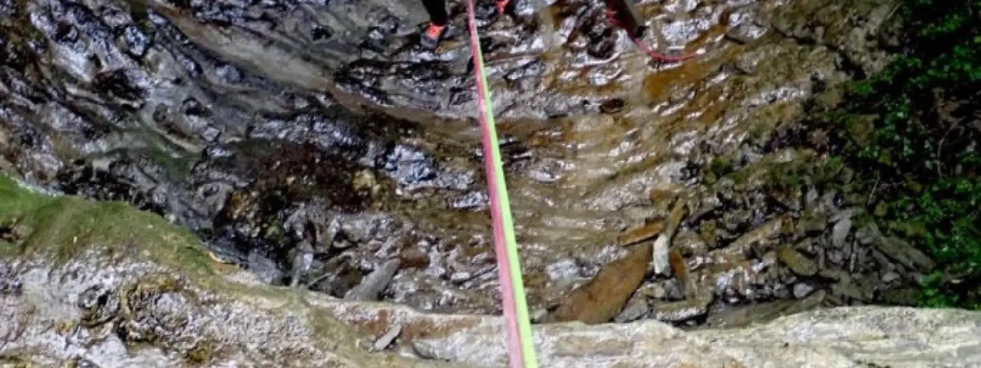 Barranquismo acuático en el barranco de Agiñaga en Agíñiga, Álava