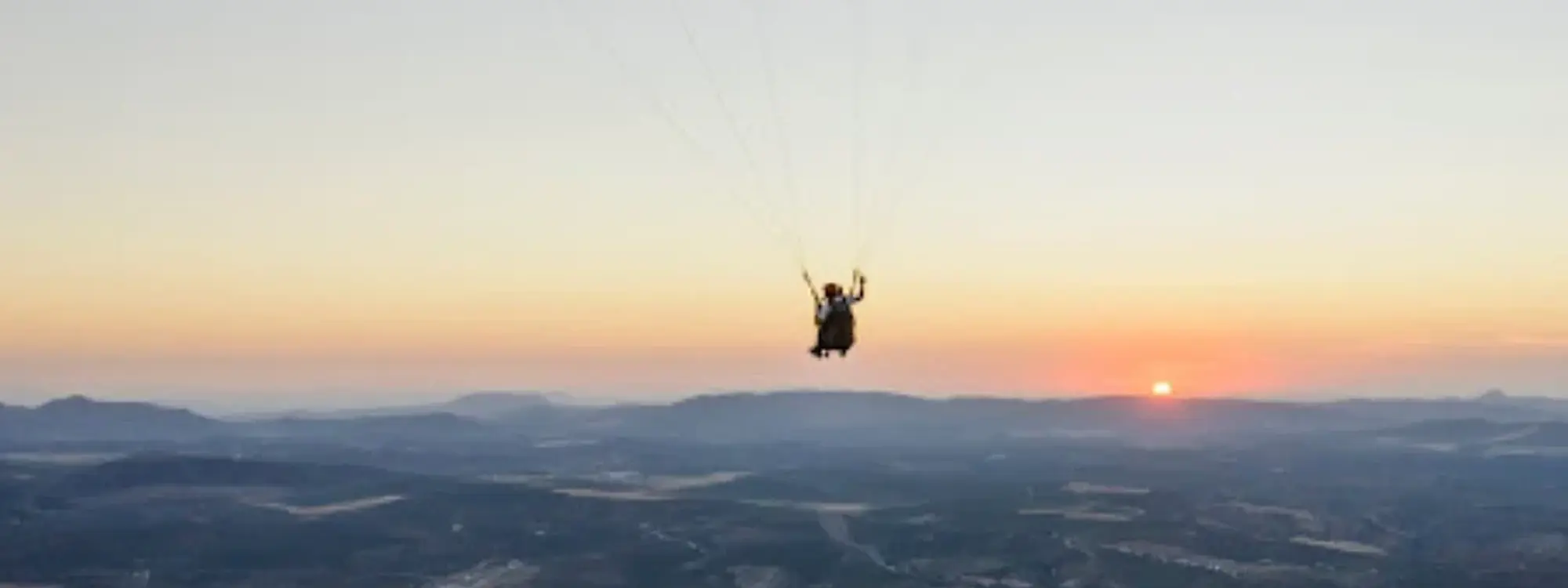 Bautismo de vuelo en parapente biplaza en Cañete La Real