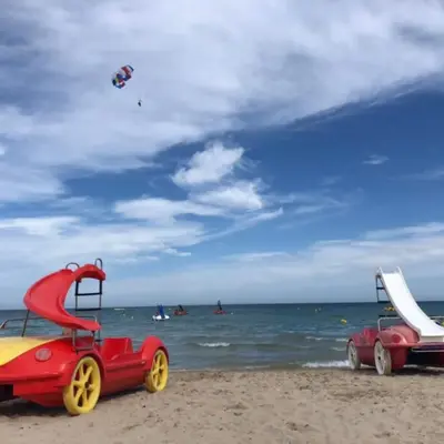 Alquiler de hidropedales en la Playa de Mil Palmeras, Alicante