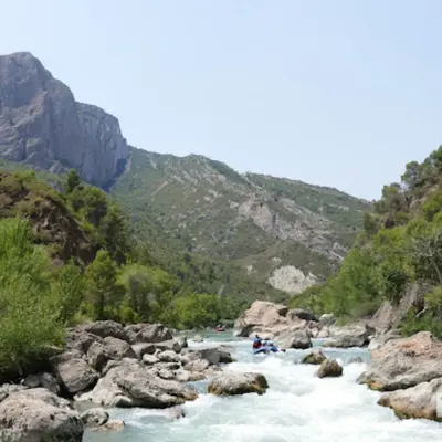 Rafting bajo los Mallos de Riglos desde Murillo de Gállego