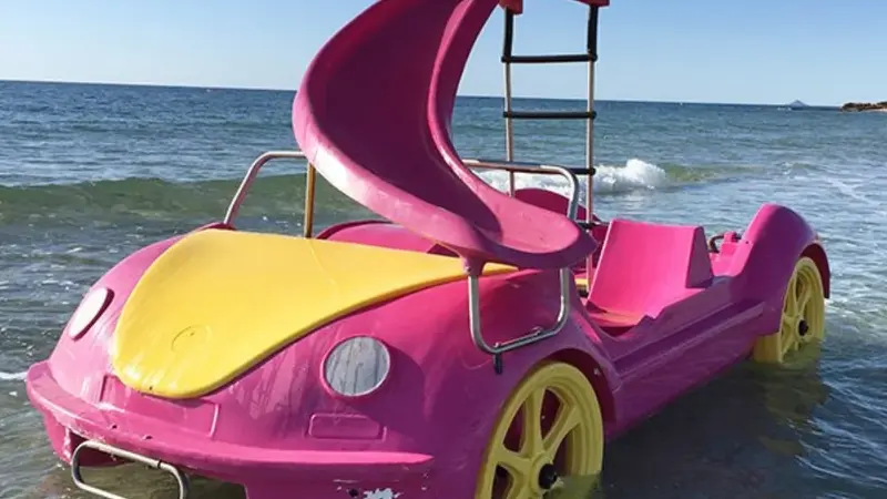 Alquiler de hidropedales en la Playa de Mil Palmeras, Alicante