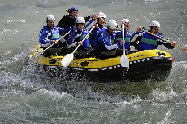 Rafting de aguas bravas en el río Cares desde Arriondas, Asturias
