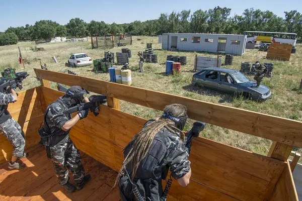 Paintball adulto y opción de menús, barbacoa y barra libre en San Lorenzo del Escorial, Madrid