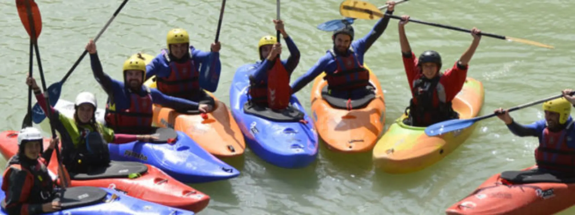 Curso de kayak de iniciación en aguas bravas en Murillo de Gállego, Zaragoza