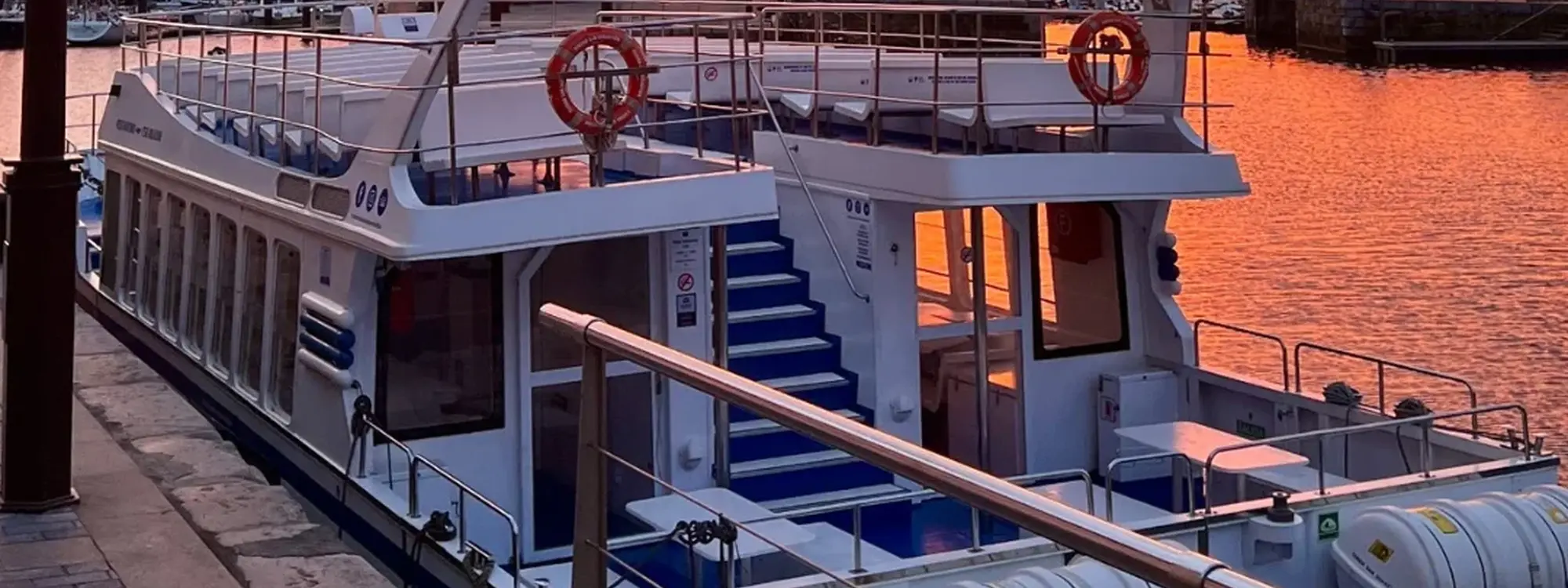 Excursión escolar en catamarán desde el Puerto de San Sebastián