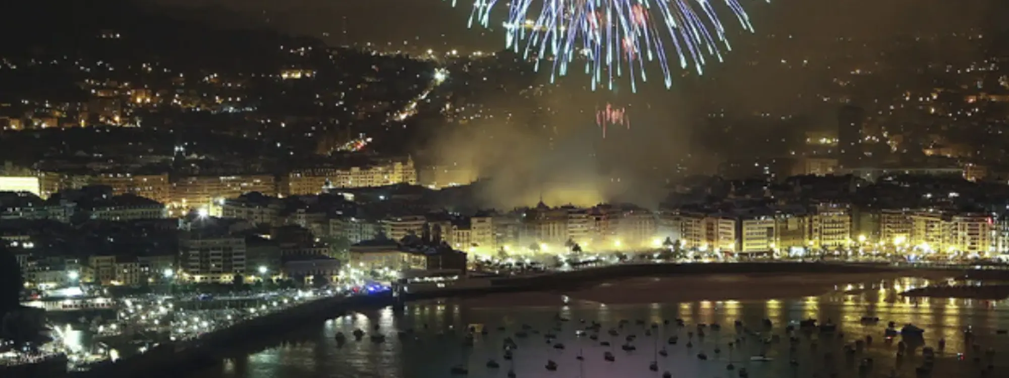 Fuegos artificiales de Semana Grande en barco en San Sebastián