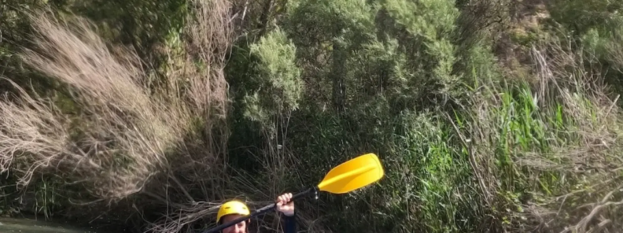 Descenso en kayak por las aguas bravas del río Mijares en Montanejos, Castellón