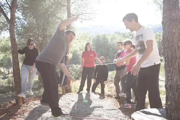 Gymkana y retos en equipo para niños en Estivella