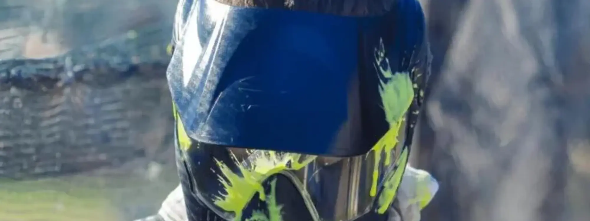 Pack de humor amarillo de invierno + paintball en La Canonja